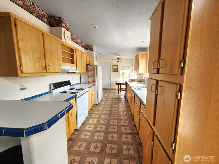 Property Photo: 36 Sourdough Road E WA 98855