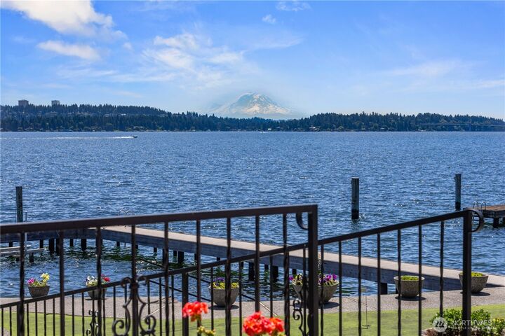 Property Photo: 6669 N NE Windermere Road WA 98115