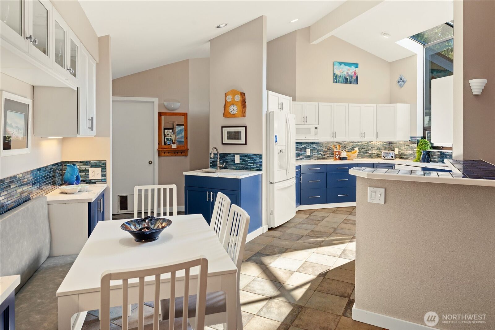 Property Photo:  3040  164th Place NE  WA 98008 