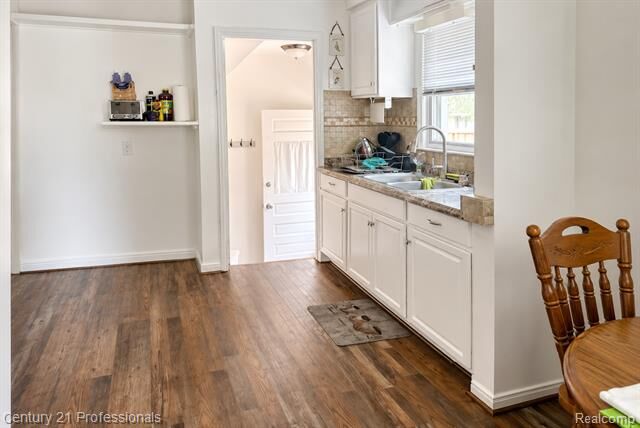 Property Photo:  11377 Fenton  MI 48239 