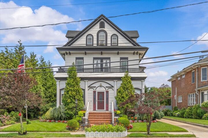 Property Photo:  190 Beach 137th Street  NY 11694 