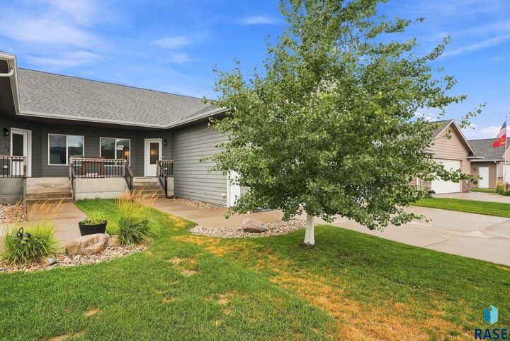 Property Photo:  2327 N Main St  SD 57064 