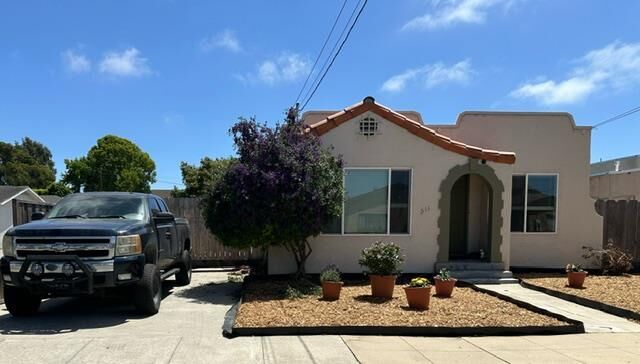 Property Photo:  511 Park Street  CA 93901 
