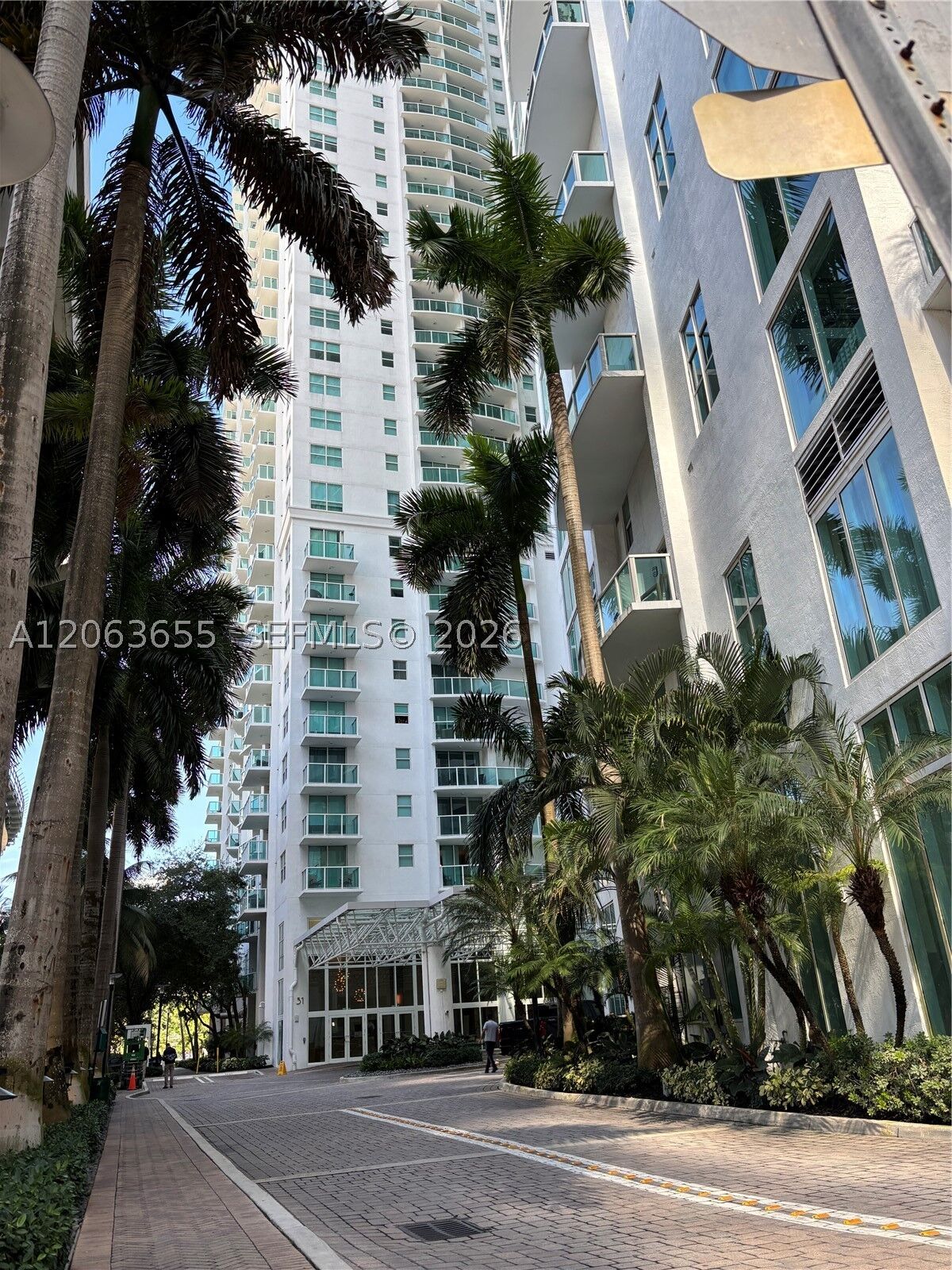 Property Photo: 31 SE 5th St 2103 FL 33131
