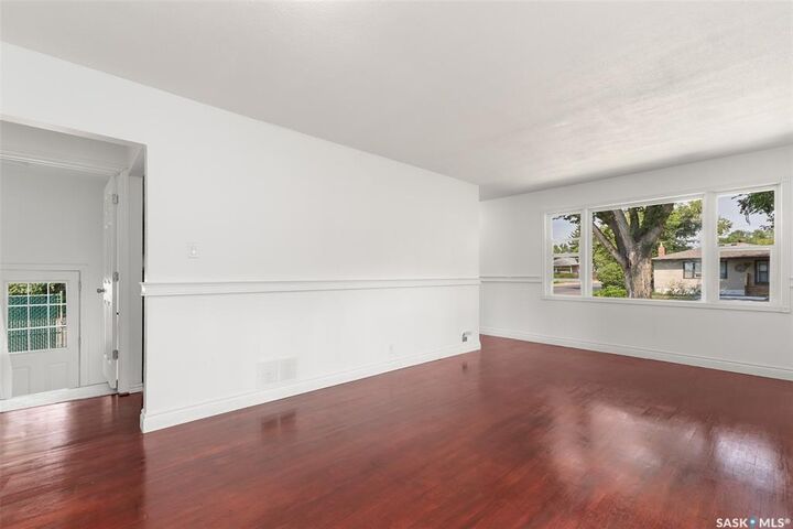 Property Photo: 1300 Aberdeen Street SK S4T 5K2