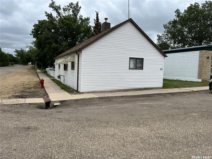 Property Photo: 43 2nd Avenue E SK S0H 2K0