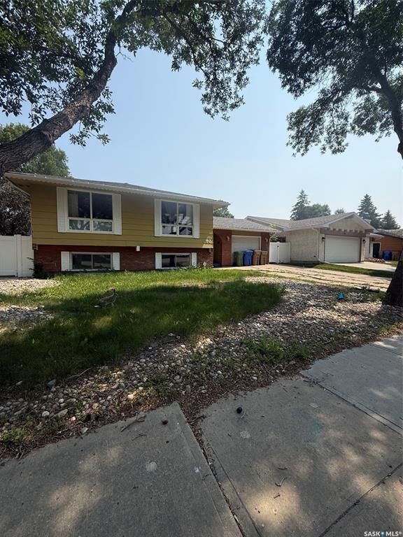 Property Photo: 90 Marquis Crescent SK S4S 6J9