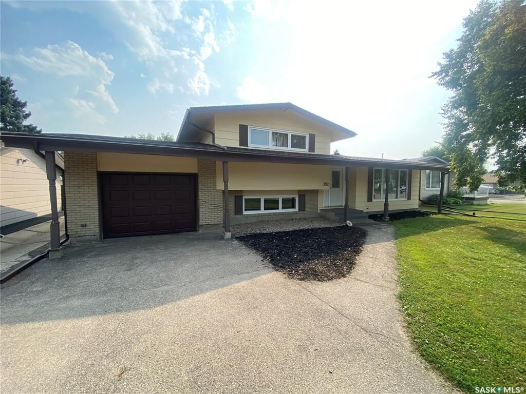 Property Photo: 392 Circlebrooke Drive SK S3N 2Y5