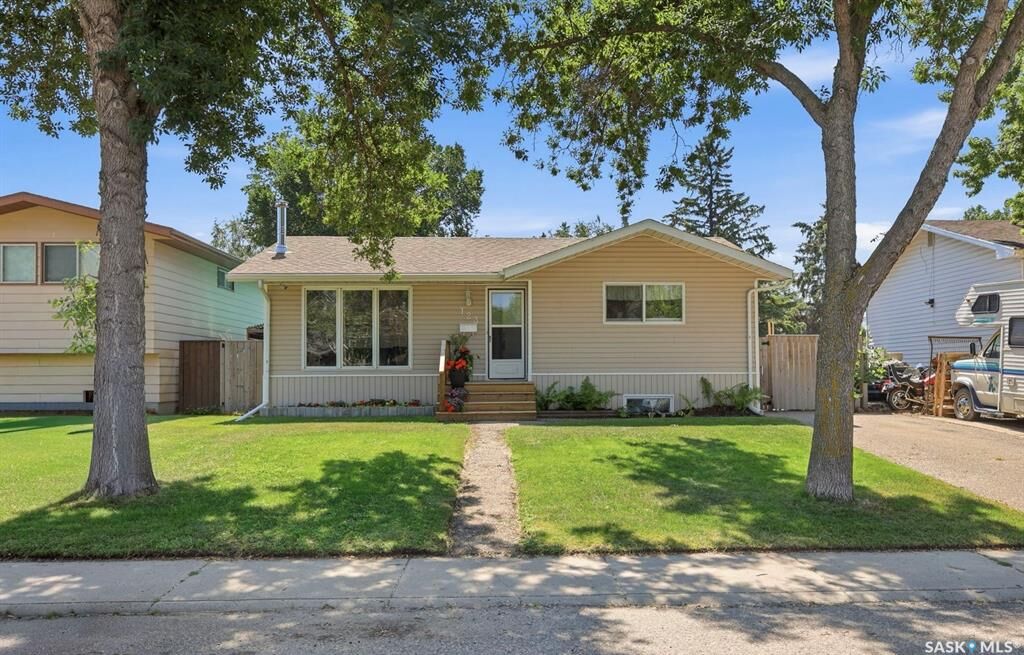 Property Photo:  123 Appleby Drive  SK S7M 4B4 