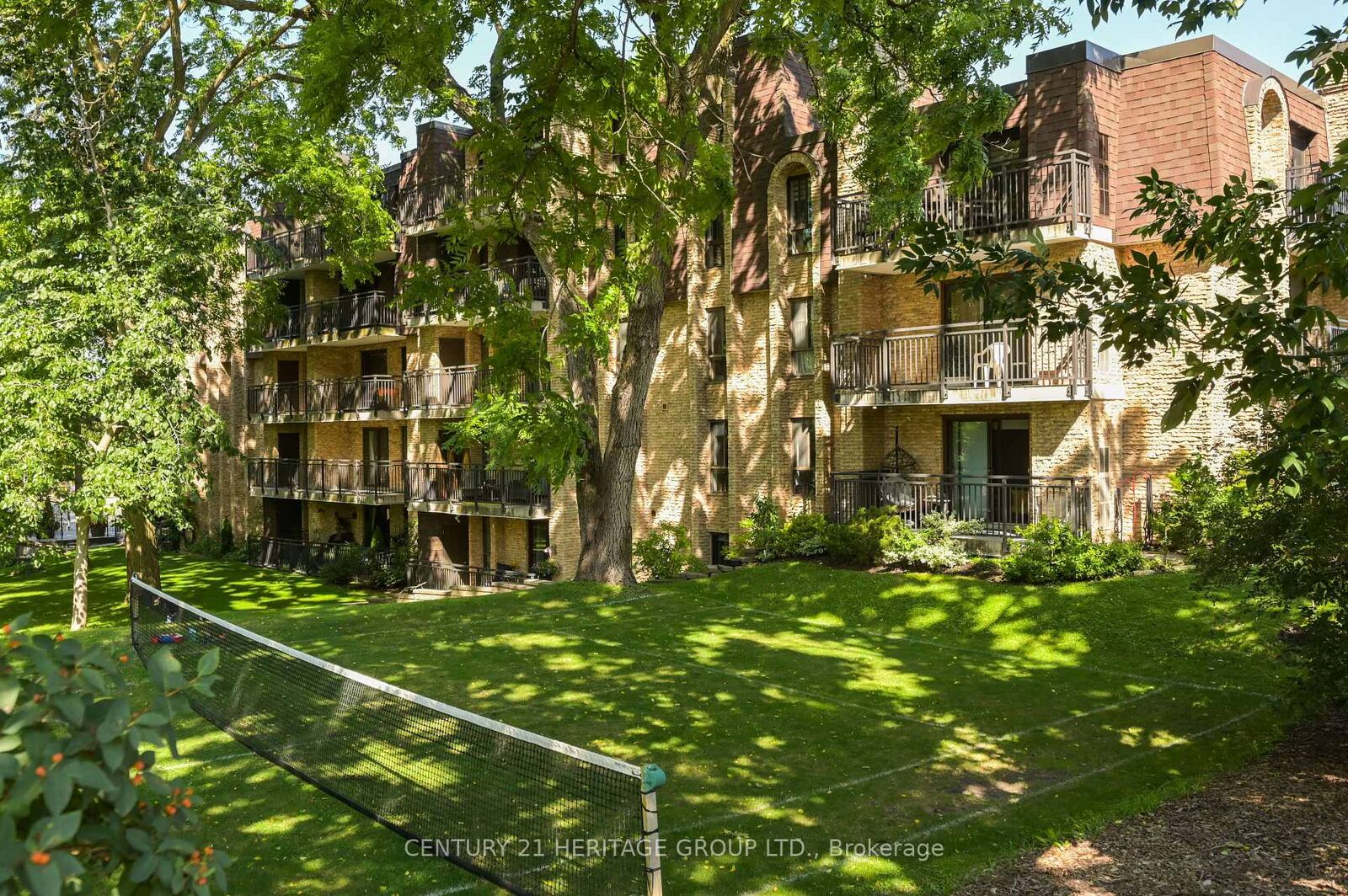 Property Photo: 15390 Yonge Street Ph 1 ON L4G 1N8