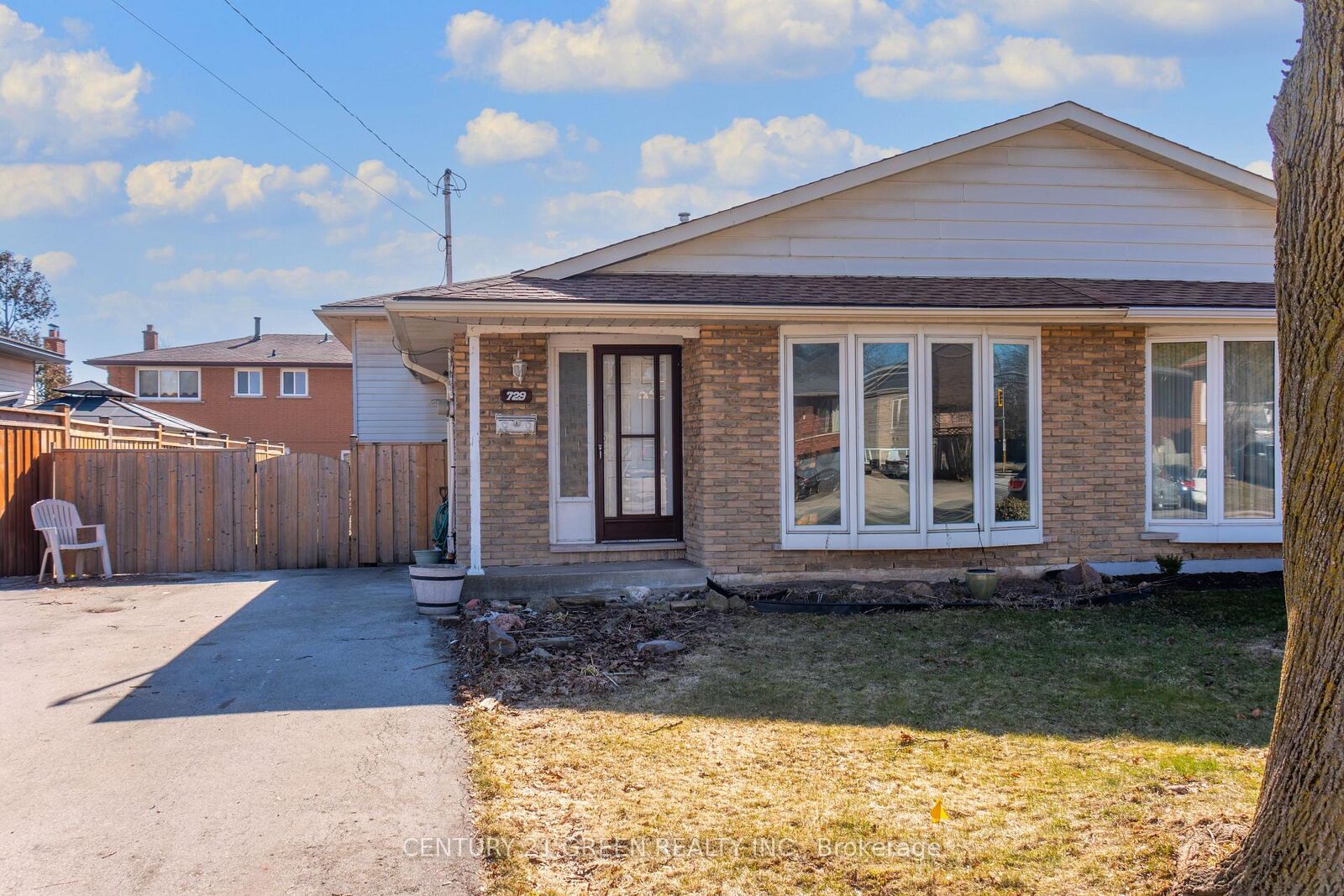 Property Photo: 729 West 5th Street ON L9C 3R3