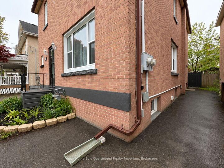 Property Photo: 257 Niagara Street A ON L3C 1K3