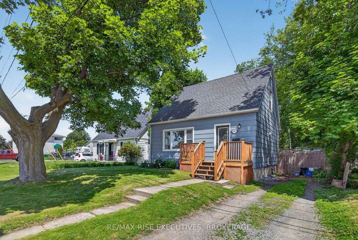 Property Photo: 807 Brock Street ON K7L 1W6