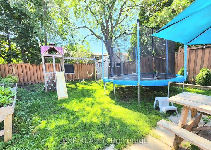 Property Photo: 2832 Windwood Drive ON L5N 1W7