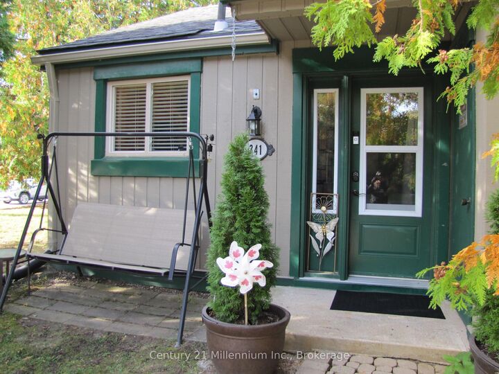 Property Photo:  11 Harbour Street W 341  ON L9Y 5B4 