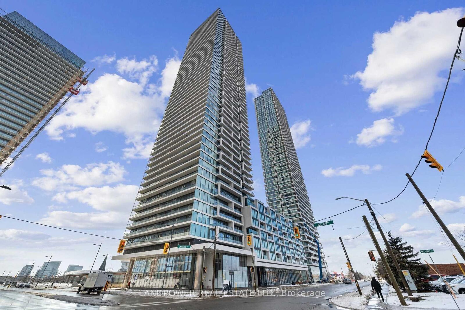 Property Photo:  950 Portage Parkway 2905  ON L4K 0J7 