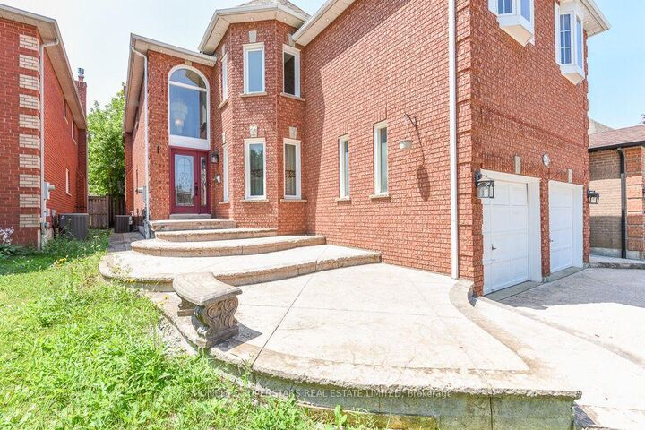 Property Photo: 2508 Paula Court W ON L5K 2R5
