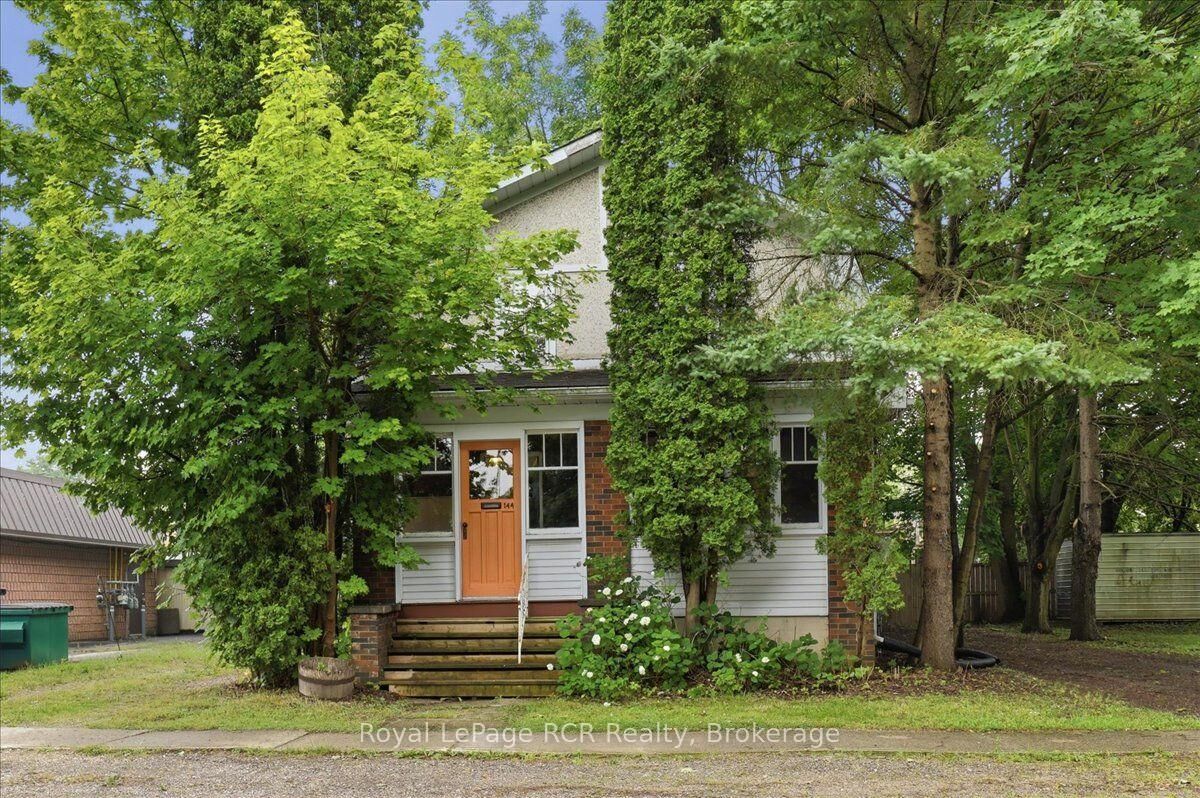 Property Photo: 144 Davidson Avenue S ON N4W 2J6