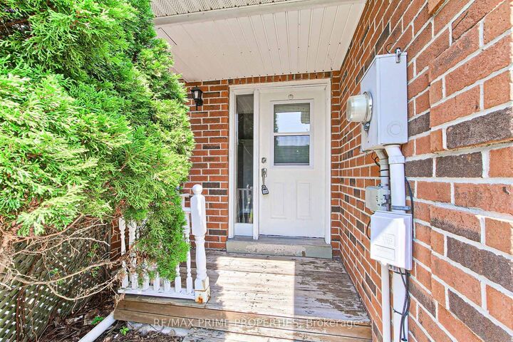 Property Photo: 85 Lyfytt Crescent ON L4N 7X5