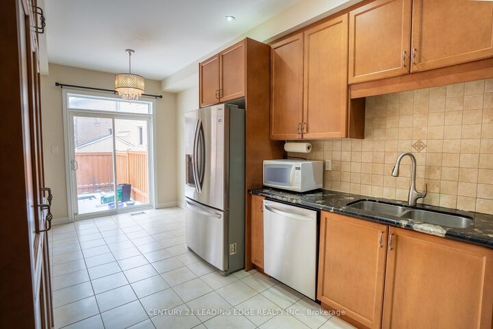 Property Photo:  3229 Edwyna Drive  ON L5M 0V3 
