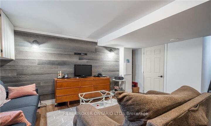 Photo de la propriété:  301 Wallace Avenue S Bsmt  ON L3B 1R8 