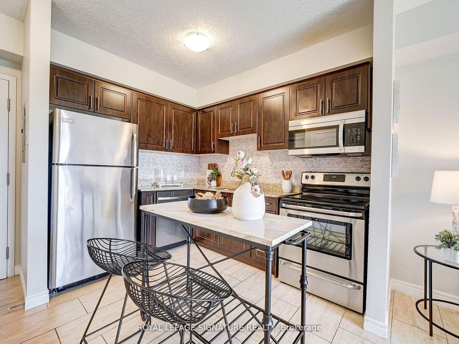 Property Photo:  886 Golf Links Road 205  ON L9K 1J8 