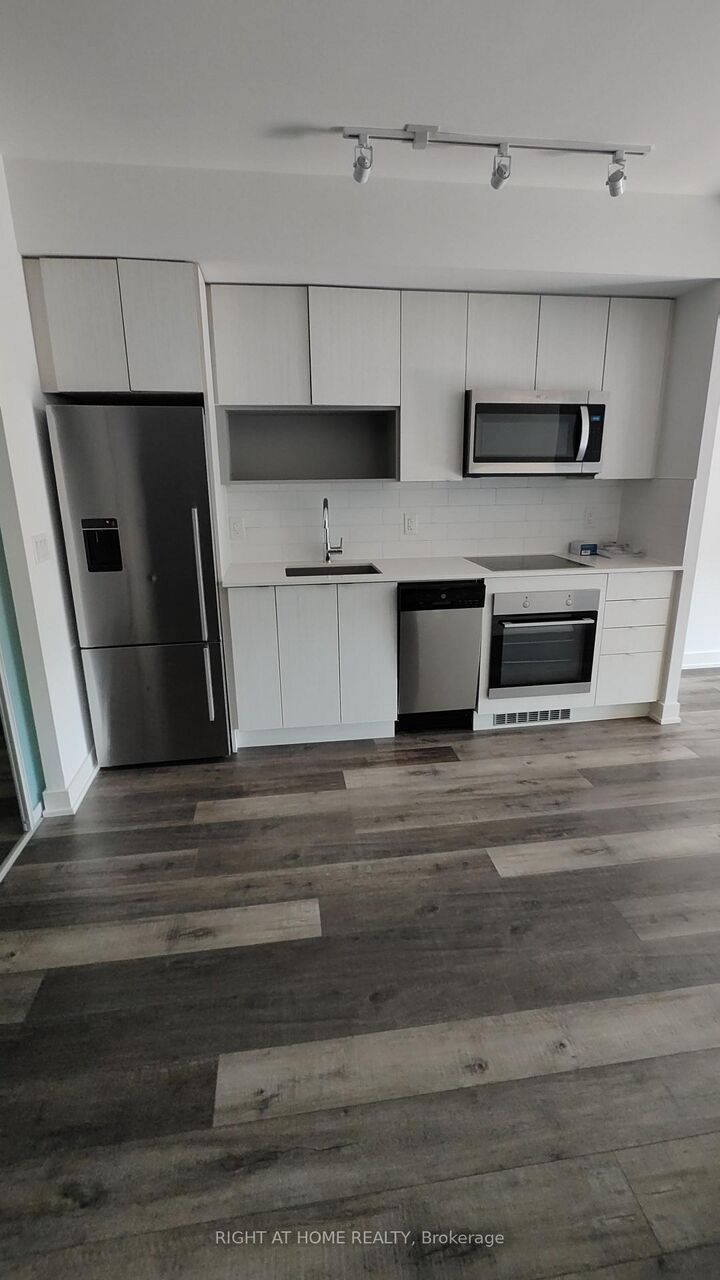 Property Photo:  630 Greenwood Avenue 606  ON M4J 0A8 