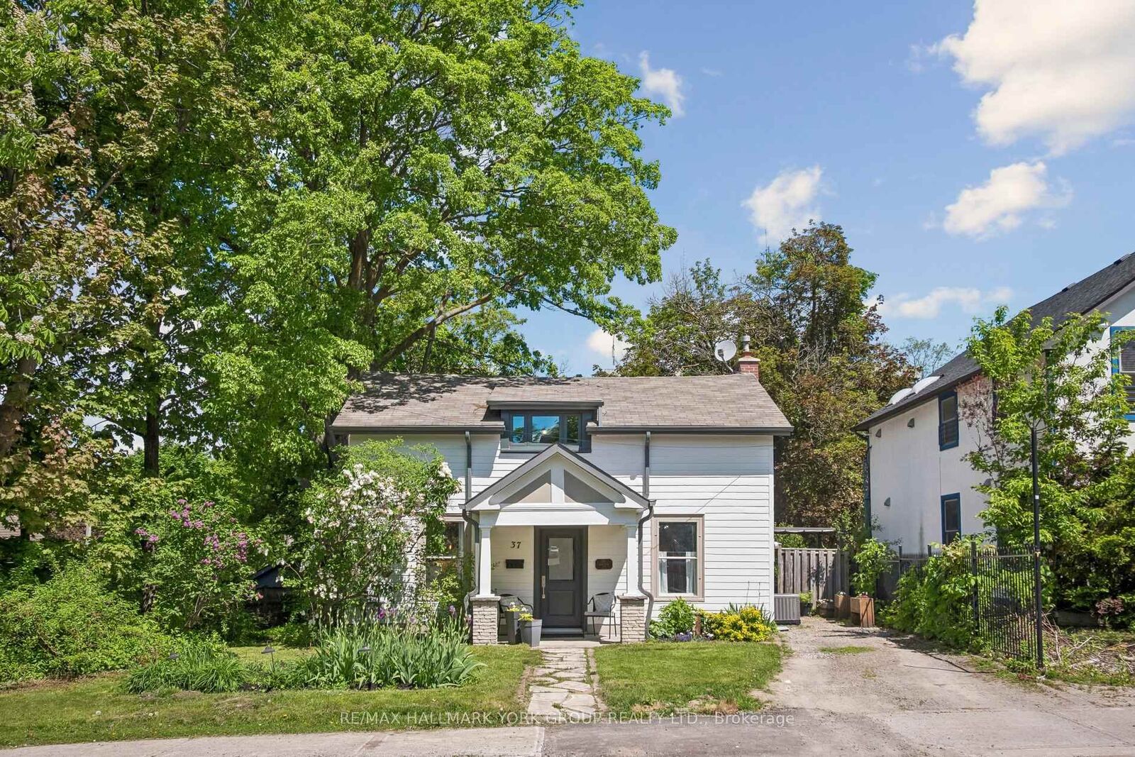 Property Photo: 37 Arnold Crescent ON L4C 3R6
