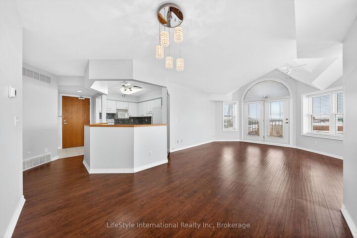 Property Photo: 208 Silvercreek Parkway N 306 ON N1H 8H2