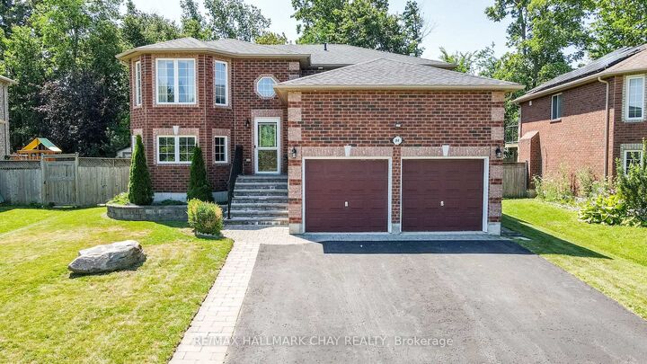 94 Sandringham Drive — photo 1