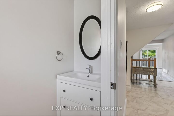 Property Photo: 1551 Hoskins Crescent ON K1C 2G3