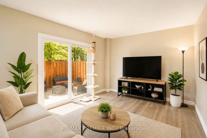 Property Photo:  476 Kingscourt Drive 10  ON N2K 3R3 