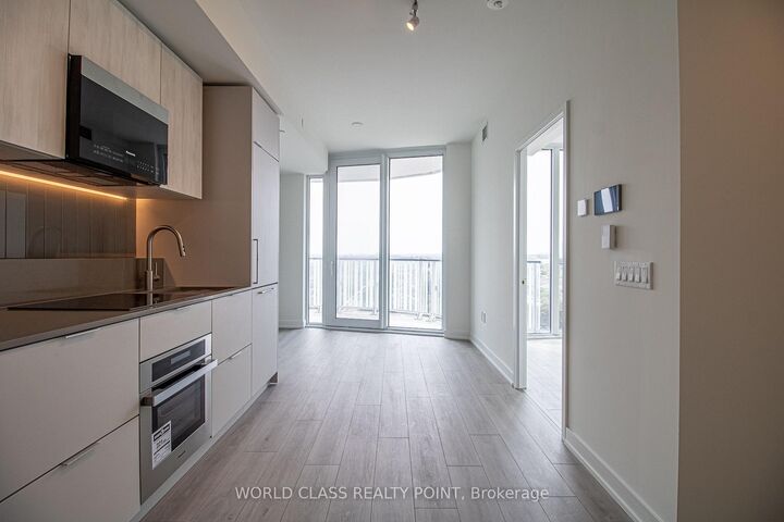 Property Photo:  1 Fairview Road E 1210  ON L5A 0B4 