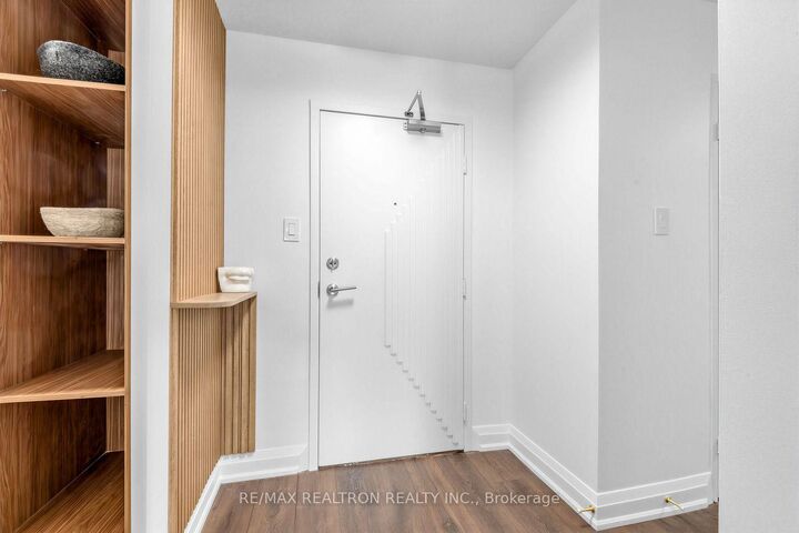 Property Photo: 1 Royal Orchard Boulevard 211 ON L3R 2N7