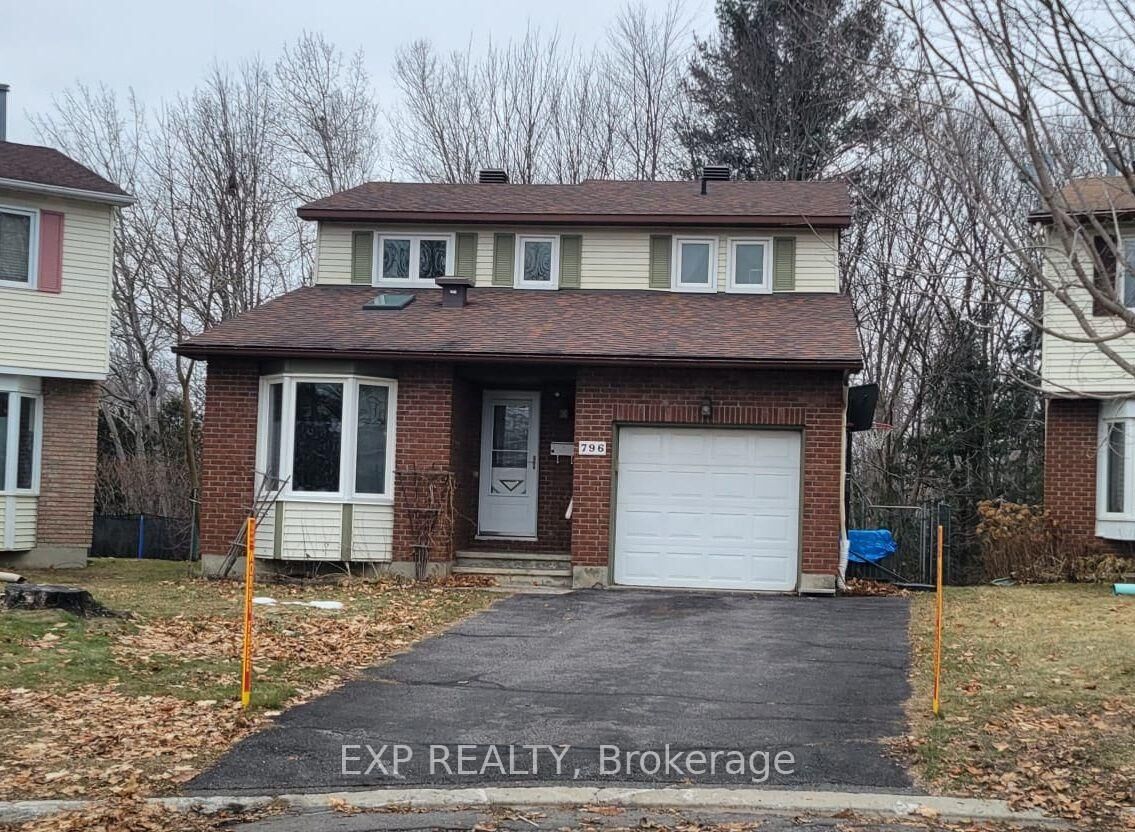 Property Photo:  796 Harlequin Crescent  ON K1E 2P3 