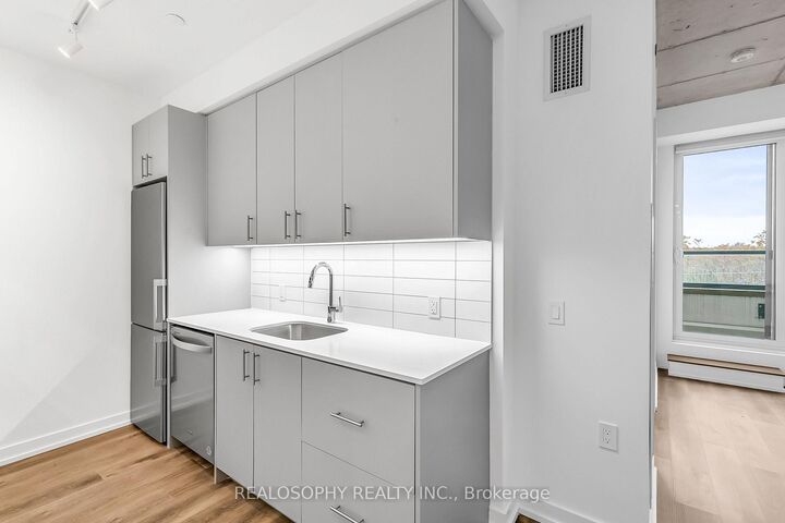 Property Photo: 115 Larchmount Avenue 504 ON M4M 2Y6