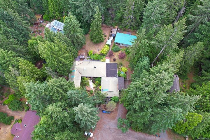 Property Photo: 395 Lyngail Pl BC V0R 1X1