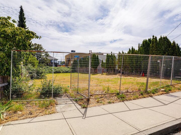 Property Photo: 1115 Caledonia Ave BC V8T 1E9
