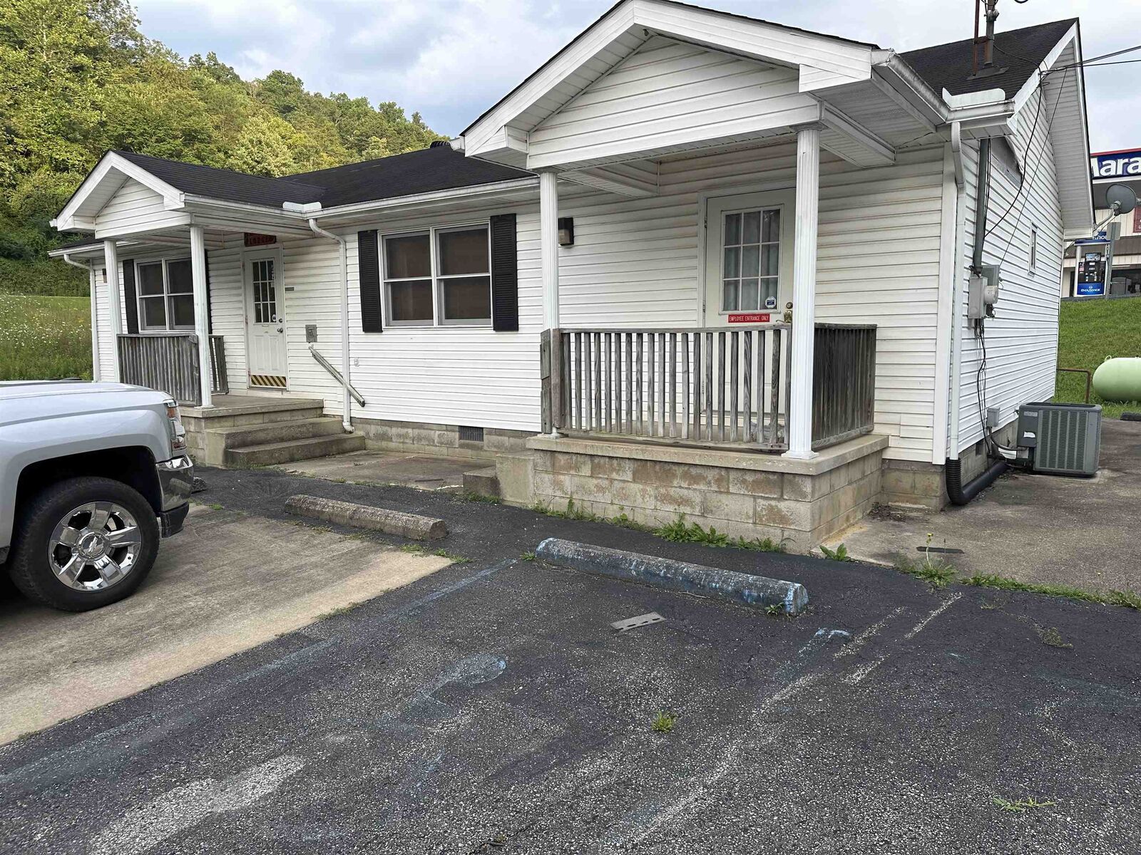 Property Photo: 3563 State Highway 1661 KY 41140