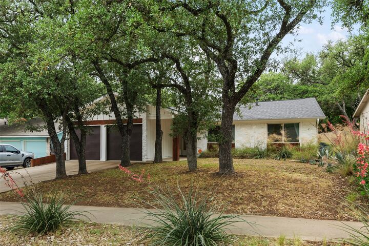 Property Photo: 7310 Broken Arrow Lane TX 78745