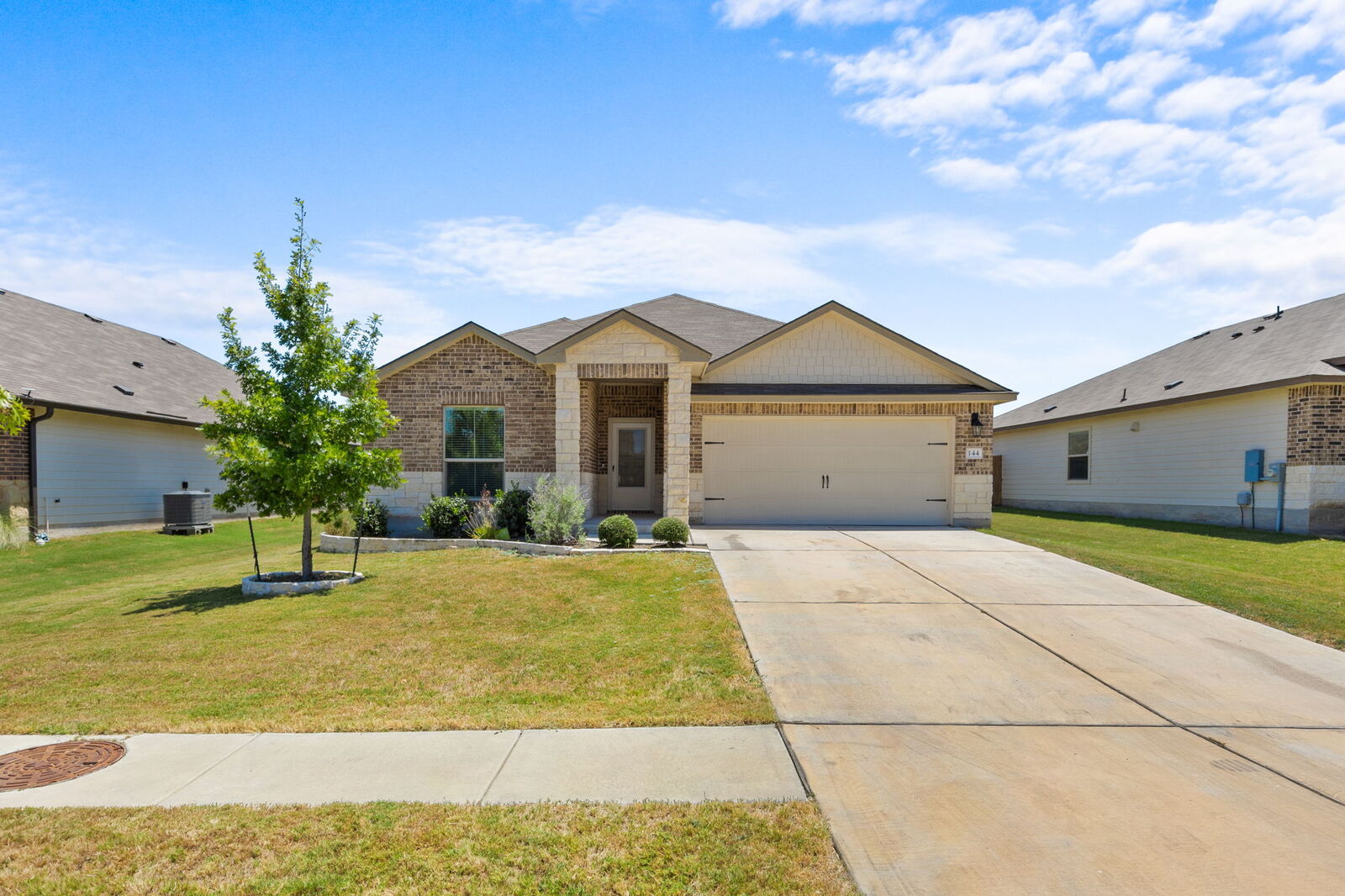 Property Photo: 144 Onna Street TX 76574