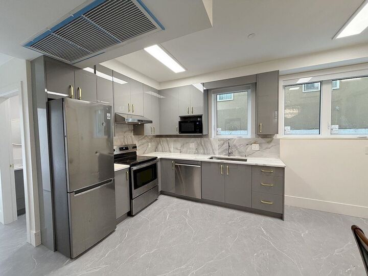 Property Photo:  10xx E 62nd Ave Vancouver Bc  BC V5X 2H1 