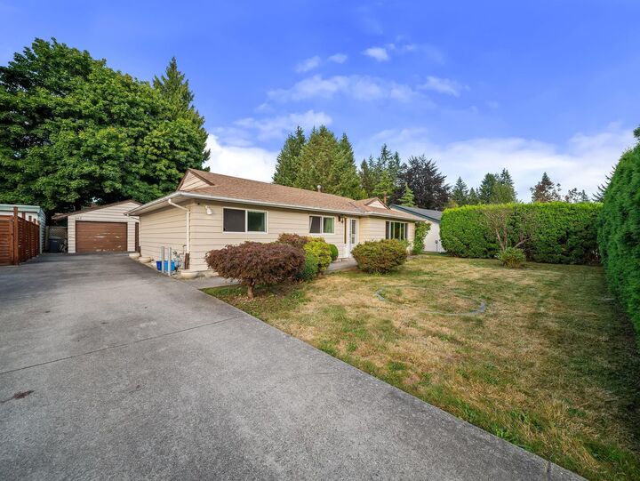 Property Photo:  667 Cypress Street  BC V3J 6L3 