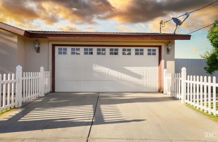 Property Photo: 106 Lucard Street CA 93268