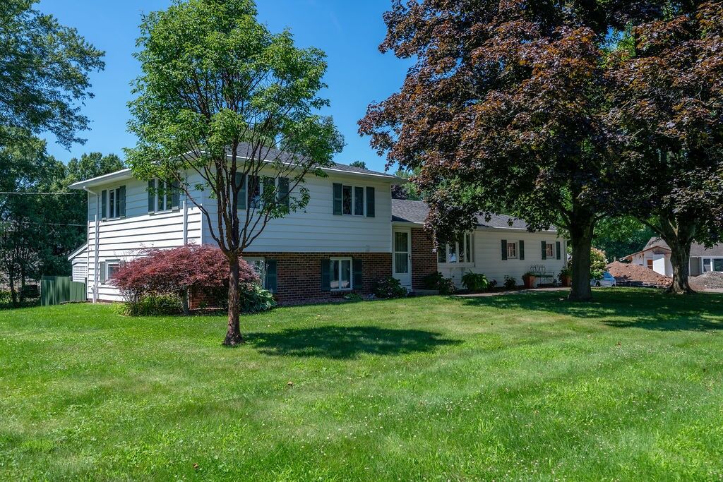 Property Photo:  128 Thorncliff Road  NY 14559 