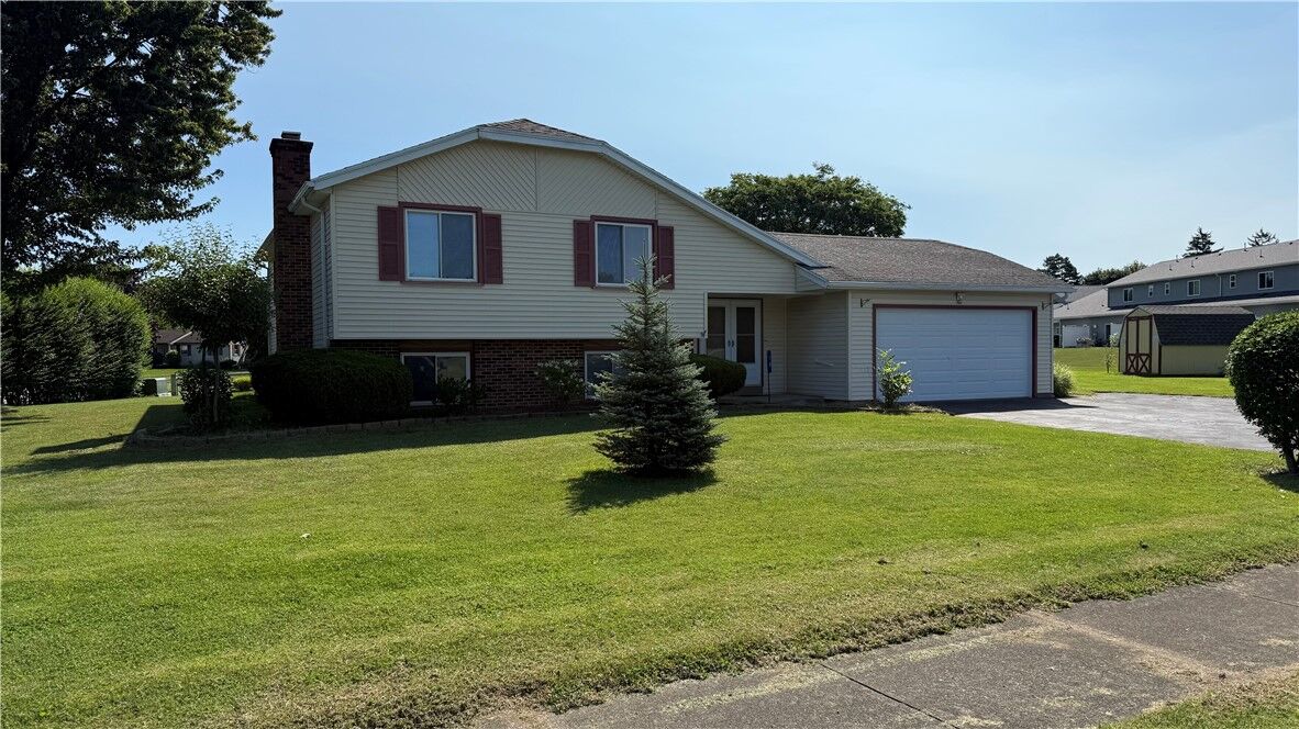 Property Photo:  10 Lightwood Lane  NY 14606 