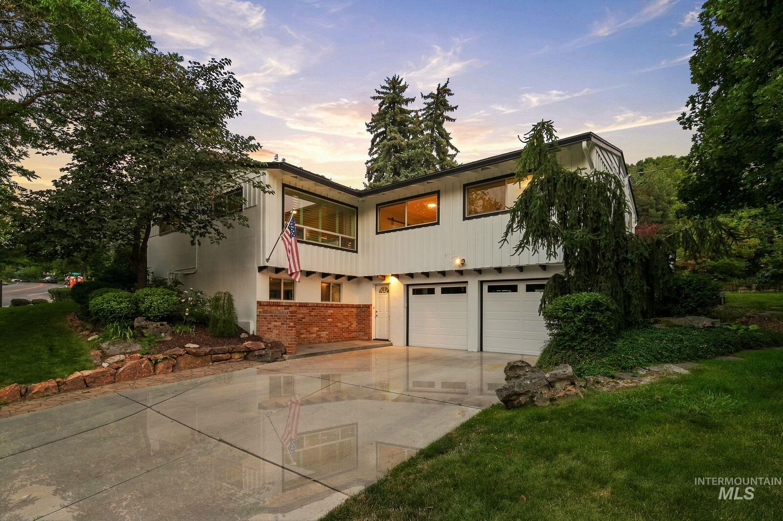 Property Photo:  820 N Argyll Dr  ID 83702 