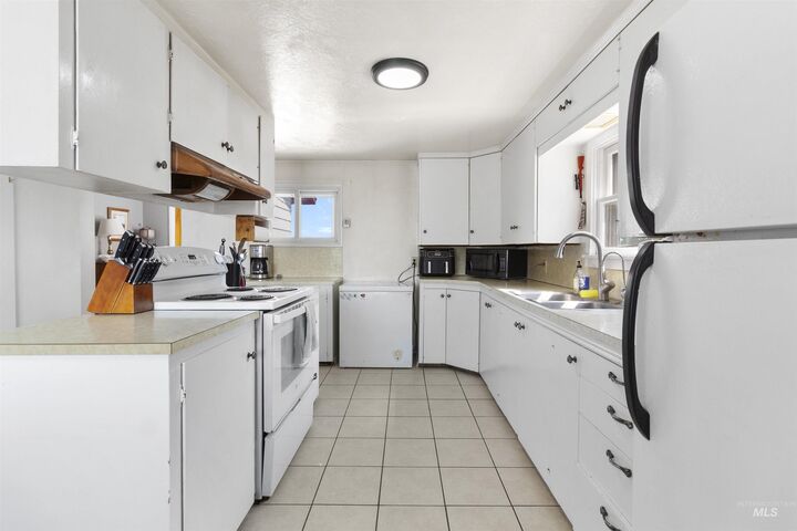 Property Photo: 894 E 3700 N ID 83321