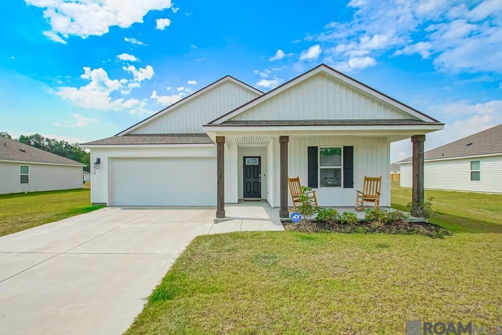 Property Photo: 5430 Bachman Ct LA 70811