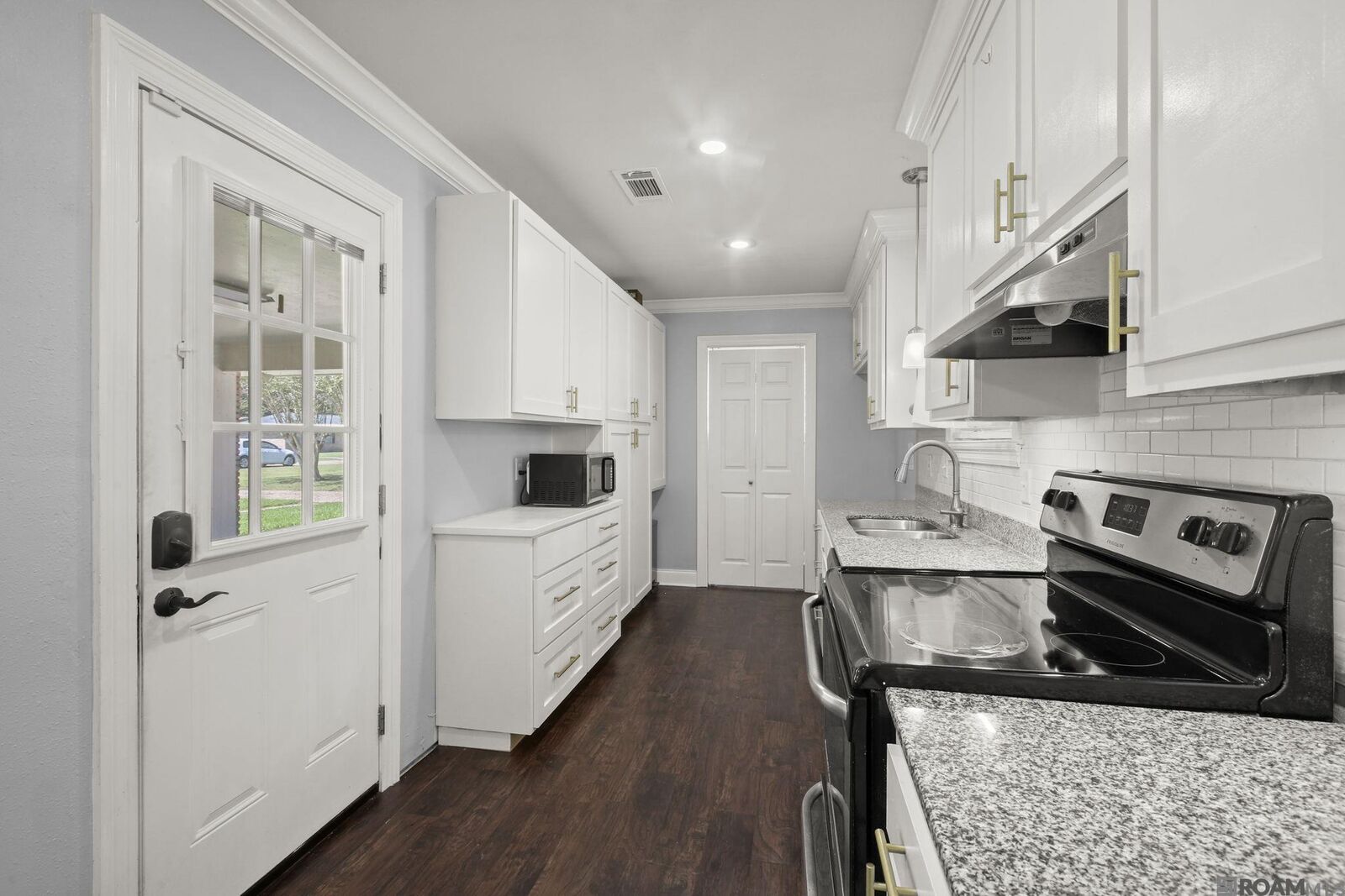 Property Photo: 16807 Chickasaw Ave LA 70739